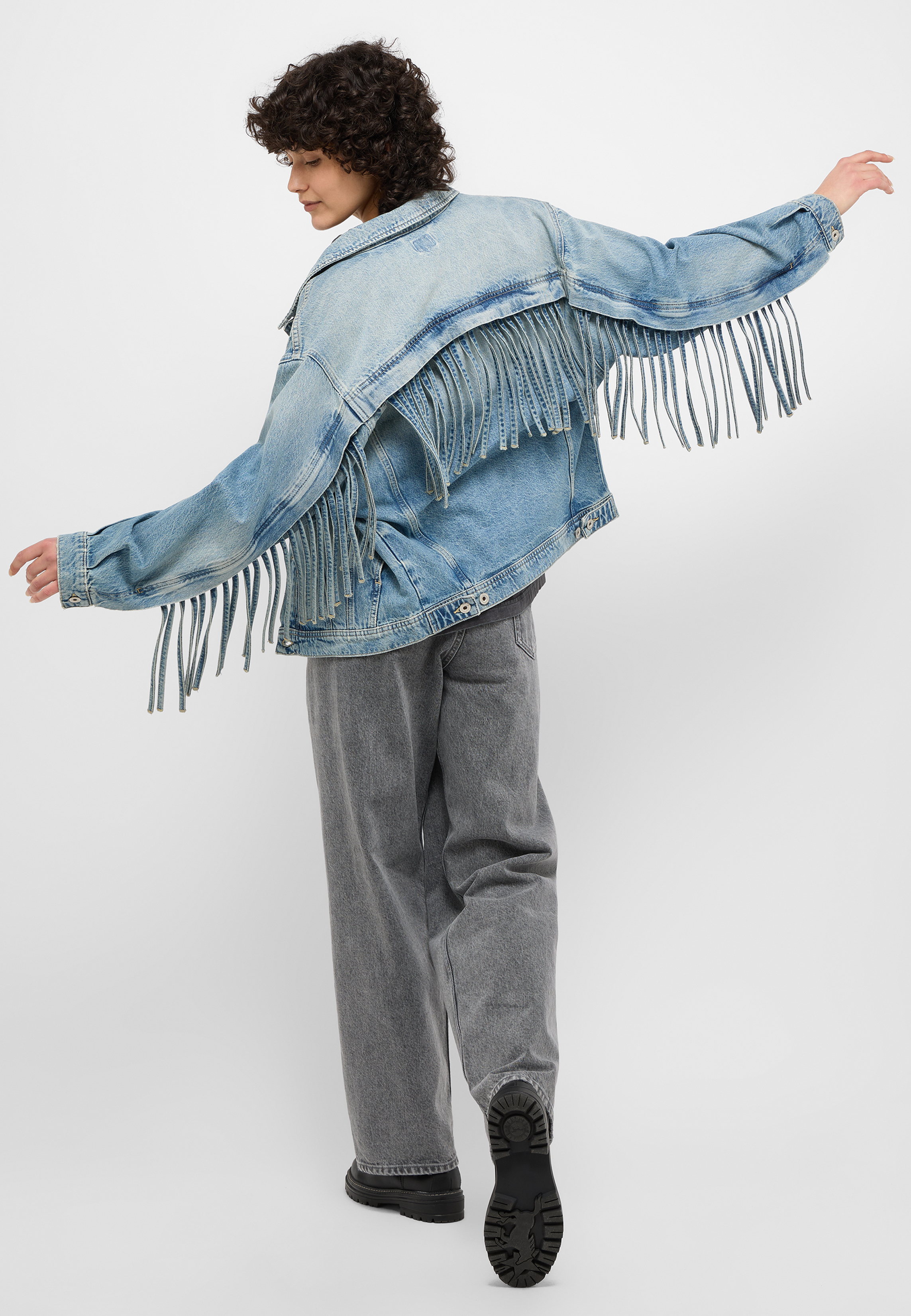 Куртка джинсовая Ozark Fringe Jacket - цена в официальном интернет ...
