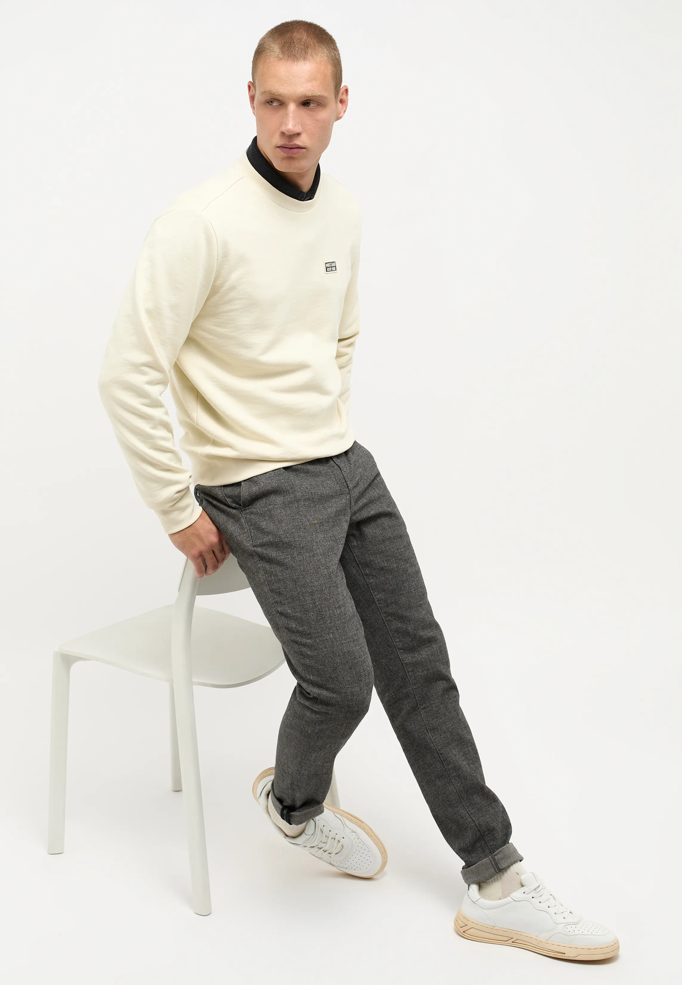 Свитшот Ben Crewneck белый