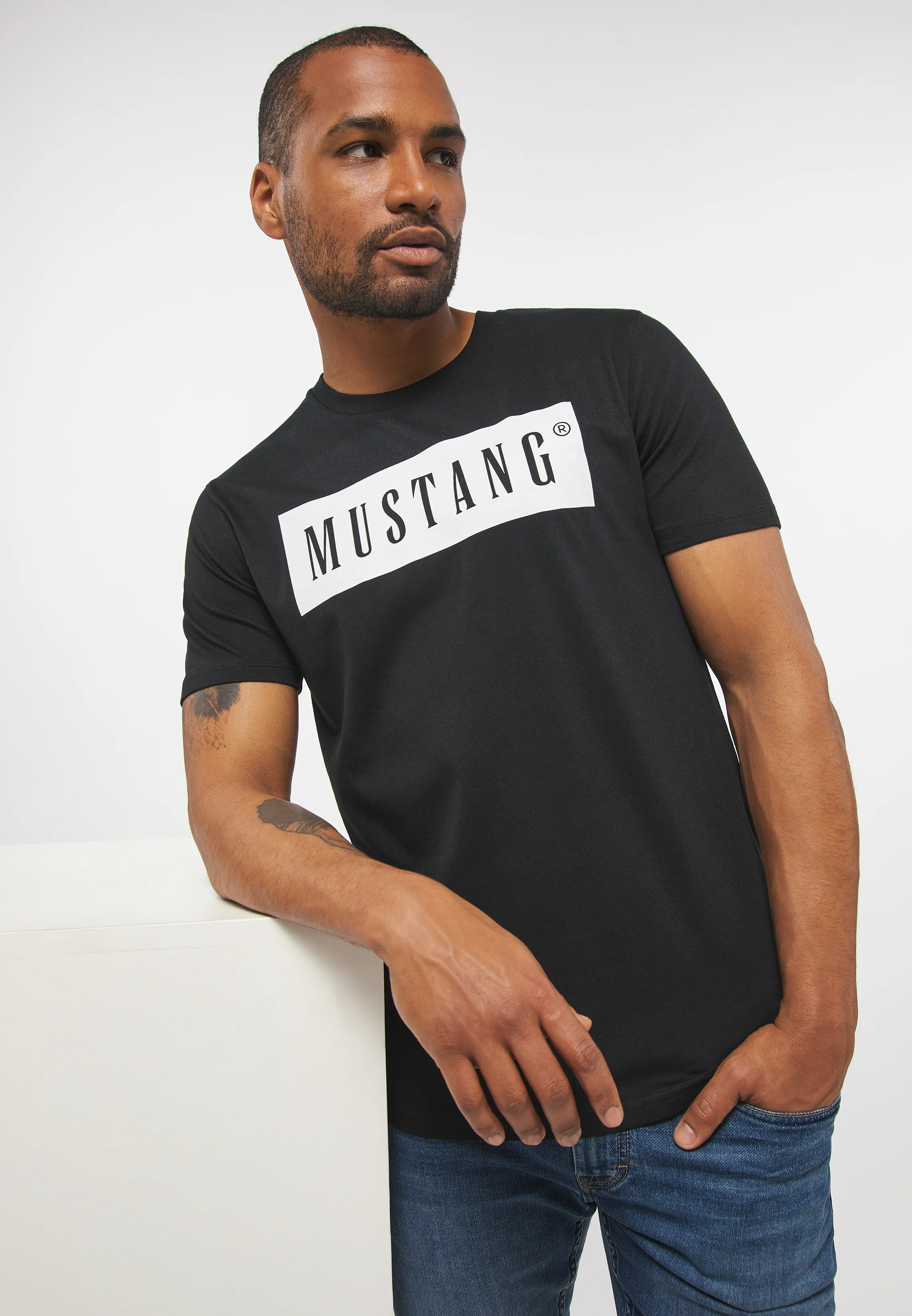 Футболка Alex C LOGO Tee Чёрный